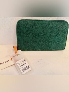 Surkana Green Embossed Zip Wallet Wristlet NWT